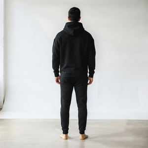 Survêtement Homme Deux Pièces en Coton Lourd Respirant de Qualité Supérieure, Personnalisable avec Logo Doré, Couleur Noire Tendance - Product Image 6
