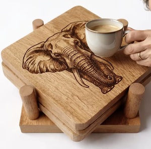 Juego de Posavasos Cuadrados de Madera con Diseño de Elefante, Hechos a Mano, Antideslizantes, Acabado Natural, 10 cm de Diámetro - Product Image 1