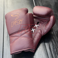 Özel Tasarım FLY MMA Boks Eldivenleri Premium Deri Tam Parmaklı Bağcıklı Antrenman Sparring Eldivenleri Yüksek Kaliteli OEM Tasarım Nem Emici İpek