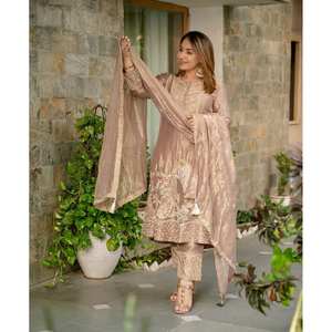 NF Designer Conjunto de traje de fiesta beige para mujer con Secuencia de bordado Trabajo Talla M - Product Image 5