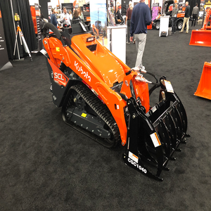 ราคาโรงงาน รถตักล้อยางขนาดเล็ก Kubota SCL 1000 ได้รับการรับรอง EPA CE พร้อมกระบอกไฮดรอลิก Eaton มอเตอร์ปั๊มเกียร์บ็อกซ์เกียร์ PLC - Product Image 1
