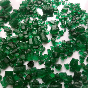 Envío Inmediato, Esmeralda en Bruto de 6 Quilates, la Mejor de Pakistán, Creada en Laboratorio, Tratada Térmicamente, Corte Princesa, Color Verde Natural con Cambio de Color - Product Image 1