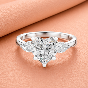 Bague de fiançailles en diamant de laboratoire en forme de cœur, or blanc plaqué rhodium, bague de mariée avec pierre latérale en forme de poire, bague de promesse, bijoux de luxe - Product Image 1