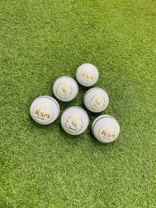 Pelotas de Cricket Resistentes al Agua de Calidad Profesional RSM - Product Image 5