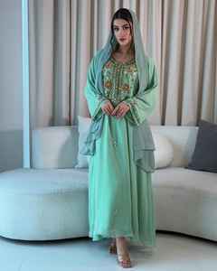 Ensemble de luxe 2 pièces pour femmes musulmanes, modeste, simple, en mousseline unie, orné de perles, col en V, soutien-gorge intégré, longueur ras du sol, coupe trapèze, pour soirée - Product Image 5