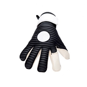 Gants de gardien de but sur mesure, design personnalisé, paume rembourrée, surface antidérapante texturée, tissu à séchage rapide. - Product Image 6