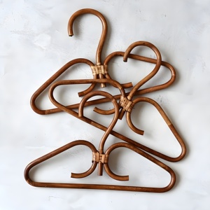 Producteur d'accessoires vestimentaires, prix avantageux, cintres de qualité supérieure, magnifiques cintres en rotin pour vêtements. - Product Image 6