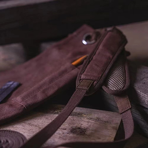 ผ้ากันเปื้อนหนังแท้แบบถอดสายได้ พร้อมโลโก้สลักเลเซอร์ตามสั่ง ออกแบบสำหรับบาร์เทนเดอร์ บาริสต้า และช่างฝีมือ - Product Image 3