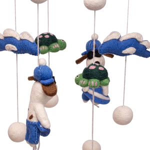 Móvil de cuna para bebé hecho a mano con fieltro de lana merino, decoración colgante ecológica para cuarto de bebé, lindo cachorro de fieltro para regalo - Product Image 3