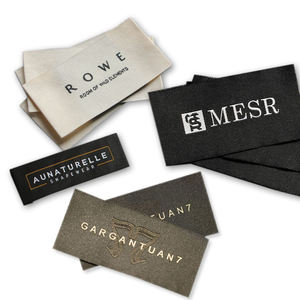 Étiquettes de vêtements tissées personnalisées en tissu recyclé écologique en forme de drapeau pour le branding des vêtements et des marques de mode - Product Image 3
