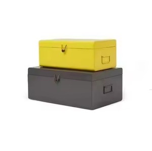 Ensemble de 2 coffres de rangement modernes en métal jaune et gris anthracite, empilables, avec blocs de couleur, serrures et poignées - Product Image 1