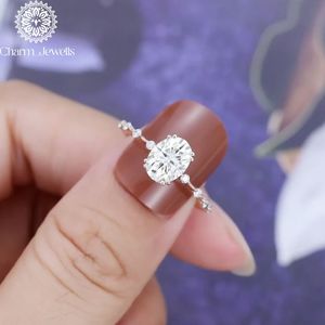 แหวนหมั้นมอยซาไนต์ทรงคุชชั่นจาก Charm Jewells รับรองโดย IGI น้ำหนัก 3 กรัม ชุบทองคำสีกุหลาบ ประดับแบบหนามเตย เครื่องประดับผู้หญิงสุดคลาสสิก - Product Image 2