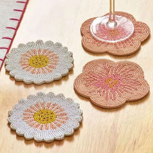 Posavasos cuadrado de alta calidad con bordado de cuentas, base de tela y cuentas de vidrio, protector de mesa para el hogar, bar o restaurante. - Product Image 5