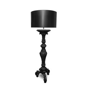 Lampe sur pied élégante en métal noir avec base trépied ornée, style vintage néoclassique, pour salon - Product Image 1