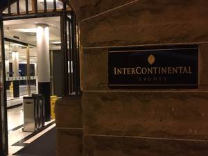 Enveloppeur automatique de parapluie, prévention des glissements et des chutes, protection antidérapante du sol, double fente large, finition chromée, idéal - Product Image 3