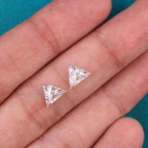 เพชรทรงสามเหลี่ยมเพาะเลี้ยงในห้องปฏิบัติการคู่หนึ่ง น้ำหนัก 0.61 ถึง 1.51 กะรัต ความสะอาดระดับ VVS1 ถึง VS2 รับรองโดย IGI เพชรเม็ดเดี่ยวสำหรับเครื่องประดับหมั้นและงานแต่งงาน - Product Image 5