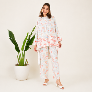 Conjunto coordinado de lino y algodón premium estampado para mujer Perfect Pastel, camisa asimétrica de manga larga y pantalones rectos, conjunto para estar en casa o en la playa. - Product Image 2