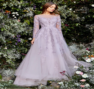 Un vestido de novia de tul con encaje lavanda y bordados, corte en A, actualmente disponible a precios de mayorista para propietarios de boutiques. - Product Image 1