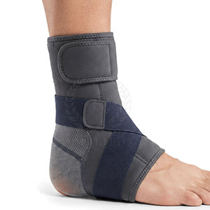 Attelle de cheville réglable en néoprène pour hommes et femmes - Protection professionnelle et antidérapante pour la course à pied, la gym et les sports de plein air - Product Image 3