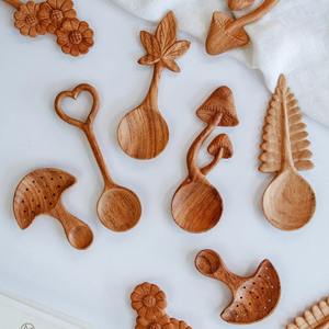 Cucharas de madera artesanales con forma de pez, utensilios de cocina de madera para escuela Montessori, cuchara de madera tallada a mano con forma de pez, personalizada - Product Image 2