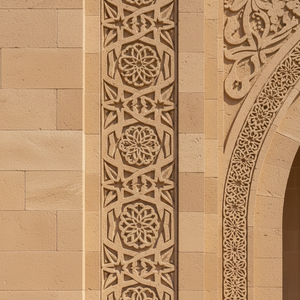 Fachada de Entrada Islámica Tallada en Piedra Caliza - Product Image 4