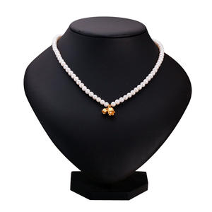 Vente en gros et au détail, nouveaux accessoires en métal pour oiseaux, pendentif rétro baroque, colliers en perles d'eau douce, style rétro, design de bijoux unique - Product Image 5