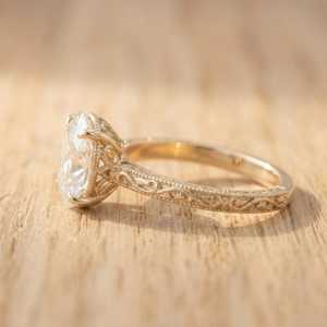 Bague de luxe haut de gamme en or massif 10k 14k 18k, style solitaire vintage filigrané, avec diamant de laboratoire E VVS de taille ovale brillant - Product Image 4