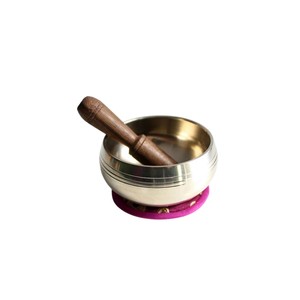 Ensemble de bols chantants tibétains au design classique pour la méditation et la thérapie sonore, instrument artisanal en laiton pour la guérison des chakras et le yoga - Product Image 4