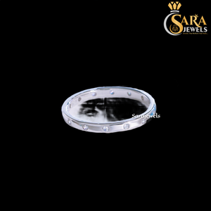Anillo de eternidad de acero inoxidable chapado en rodio de Sara Jewels con piedras redondas de circonia cúbica creada en laboratorio para compromiso. - Product Image 2