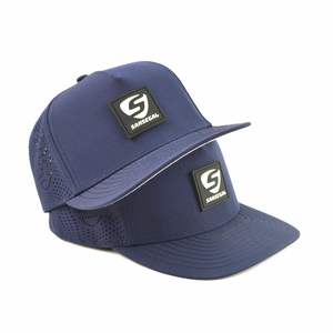Gorra de Béisbol de Alto Rendimiento Personalizada Azul Marino de 5 Paneles, 100% Poliéster, Transpirable, Impermeable, con Logotipo Perforado con Corte Láser - Product Image 5