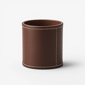 Mini-jardinière de luxe en cuir naturel, conçue pour une présentation élégante des plantes d'intérieur, avec une finition raffinée et un caractère intemporel - Product Image 1