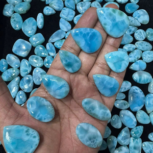 พลอยลาริมาร์ธรรมชาติทรงหลังเบี้ย คุณภาพ AAA สีฟ้าอมเขียว ขัดเงา รูปทรงและขนาดคละแบบ ขายส่งสำหรับทำเครื่องประดับ - Product Image 1