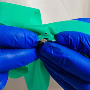 Maxsilin OEM/OBM Disponible, Película de Látex Dental Certificada ISO, Verde/Azul Menta/Tutti Frutti/Sin Aroma, Vida Útil de 3 Años - Product Image 1