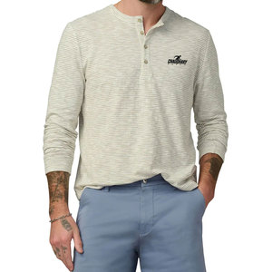 Camisa Henley cómoda con tela flexible y corte relajado para uso casual, camisa Henley de calidad premium. - Product Image 3