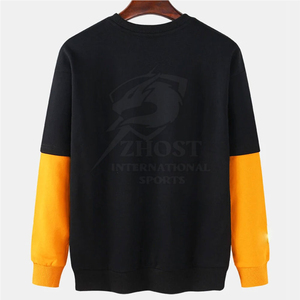 เสื้อสเวตเชิ้ตผู้ชายสีดำ-ส้ม แขนตัดสี คอกลม ปักโลโก้ด้านหน้า ผ้าฝ้าย 100% ใส่สบายในฤดูหนาว ทรงปกติ - Product Image 3