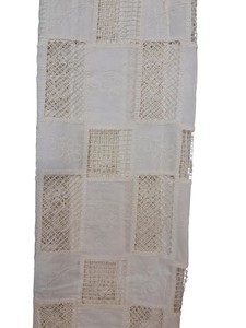 Suministro al por mayor de tela de algodón blanca con retazos de rejilla geométrica, paneles de malla abierta y bordado con cordón para prendas de diseñador - Product Image 3