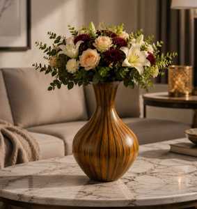 Elegante Florero de Metal con Diseño de Rayas, Florero Decorativo de Mesa, Artesanía India Moderna de Latón, Ligero, Puede Contener Agua, Decoración para el Hogar - Product Image 1