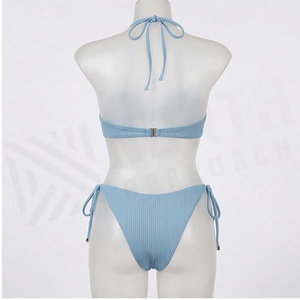 Conjunto de bikini acanalado con cuello halter para mujer, traje de baño de dos piezas azul claro con parte inferior con lazo lateral y tela elástica - Product Image 2