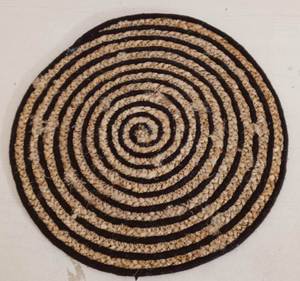 Salvamanteles espiral redondo hecho a mano con fibra natural de yute y algodón, ideal para mesas de comedor ecológicas en el hogar y restaurantes. - Product Image 2
