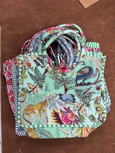 Sac fourre-tout matelassé Jaipuri en coton, grand sac à bandoulière pour voyage et plage - Product Image 5