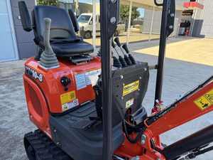 Mini-excavatrice 1.0T Rhinoceros XN10-8 avec joysticks latéraux, moteur Yamaha, composants essentiels inclus (moteur, boîte de vitesses, engrenages) - MACHINE UNIQUE - Product Image 2