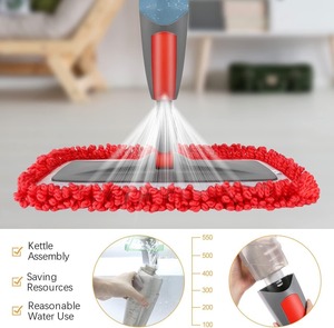 Serpillère pulvérisatrice robuste avec tampons réutilisables pour l'entretien régulier des sols, offrant une construction durable et une manipulation fluide - Product Image 2