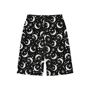 Pantalones cortos informales para hombre con estampado de estrellas y luna personalizados, pantalones cortos de playa con cordón y estampado completo, ropa de calle ligera para verano - Product Image 1