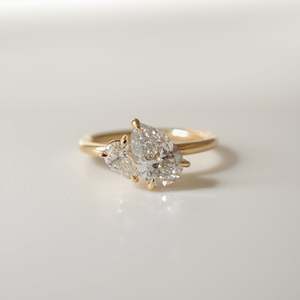 แหวนทองคำแท้ 14K ประดับเพชรทรงลูกแพร์เพาะเลี้ยงในห้องปฏิบัติการ ดีไซน์ Toi Et Moi คุณภาพพรีเมียม สำหรับขอแต่งงาน เครื่องประดับชั้นดี แหวนหมั้นสองเม็ด - Product Image 1