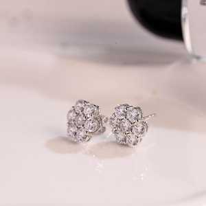 Pendientes de tuerca con racimo de moissanita VVS de corte redondo brillante, estilo floral, de plata de ley 925, regalo clásico de aniversario para parejas - Product Image 5