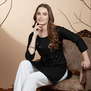 Tunique noire décontractée en rayonne pour femme, broderie faite main, col rond, longueur normale, manches trois quarts, entièrement cousue, idéale pour le bureau - Product Image 1