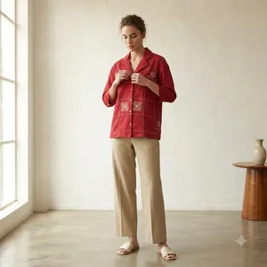 Ensemble chemise brodée rouge et pantalon droit beige pour femme, haut à col et manches trois quarts, tenue décontractée élégante pour le bureau - Product Image 2