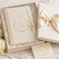 Carnet de prière personnalisé LABON en lin avec dentelle, croix dorée, carnet de gratitude sur mesure, coffret cadeau spirituel avec breloque nœud perlé