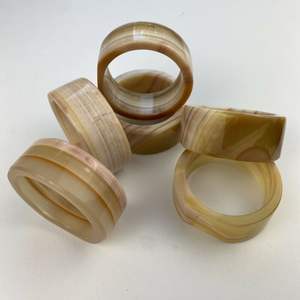 Servilleteros de resina con diseño artístico para una decoración decorativa de la mesa, que realzan el atractivo visual de los arreglos de mesa. - Product Image 2