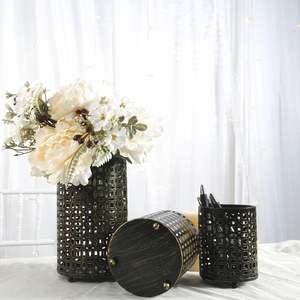 Porte-bougie en métal avec motif gravé, support de bougie artisanal durable pour la décoration de la maison, lot de 3 - Product Image 5